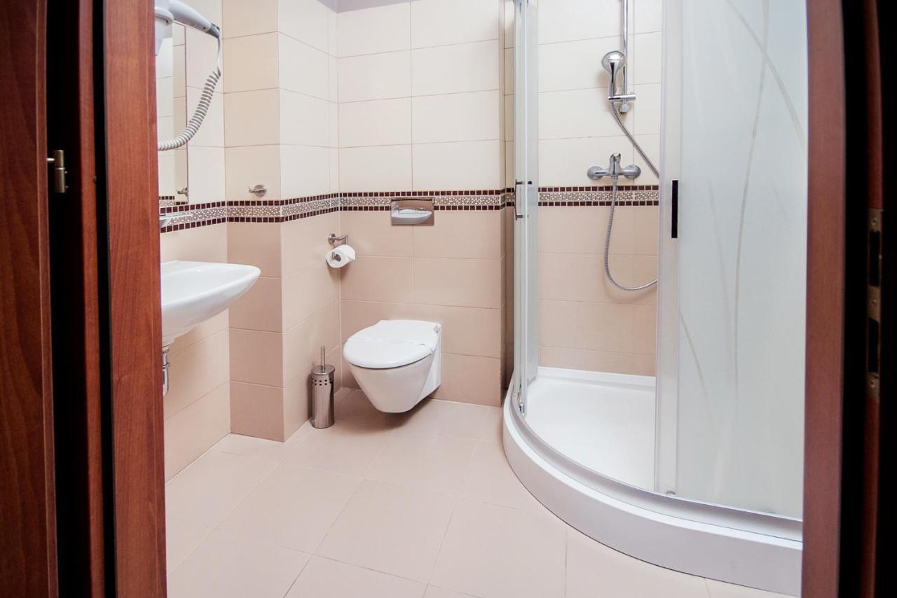 Hotel Trzy Roze 3*